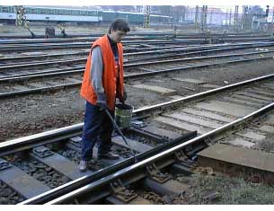  Gresarea suprafe�elor macazului care alunec�