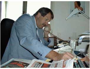  C�utarea de informa�ii despre evenimentul fotografiat - inaugurarea unei expozi�ii