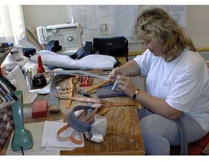  Executarea perfora�iilor �n cureaua unei proteze de picior