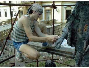  Modelarea unei buc��i lips� dintr-o statuie