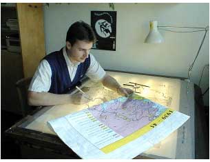  Desenarea unei h�r�i noi prin compararea cu datele vechi