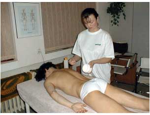  Aplicarea unei lo�iuni de masaj